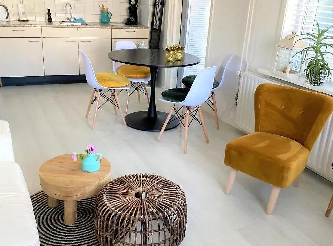 De Kneet 펜션 에크몬드안지