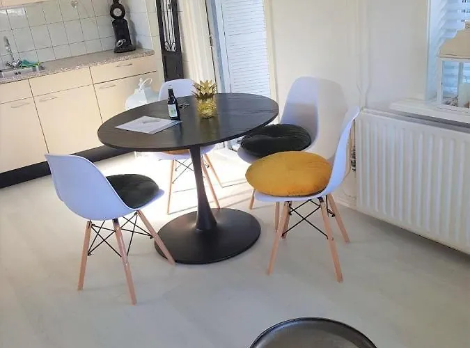 펜션 De Kneet 에크몬드안지