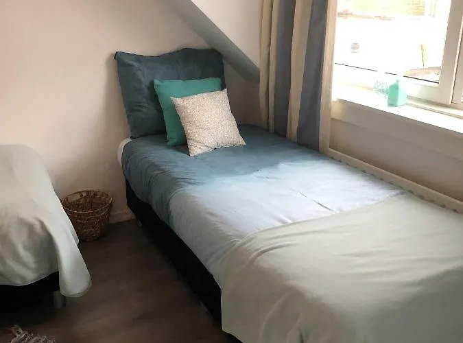 De Kneet 펜션 에크몬드안지