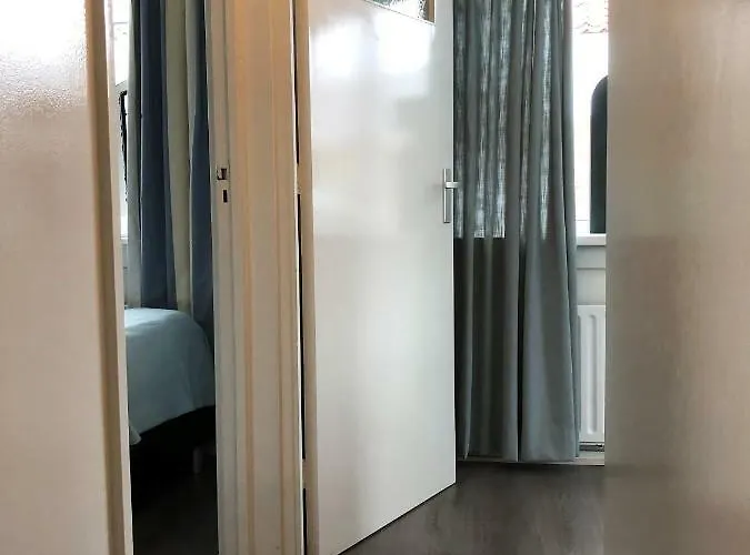 De Kneet 펜션 에크몬드안지